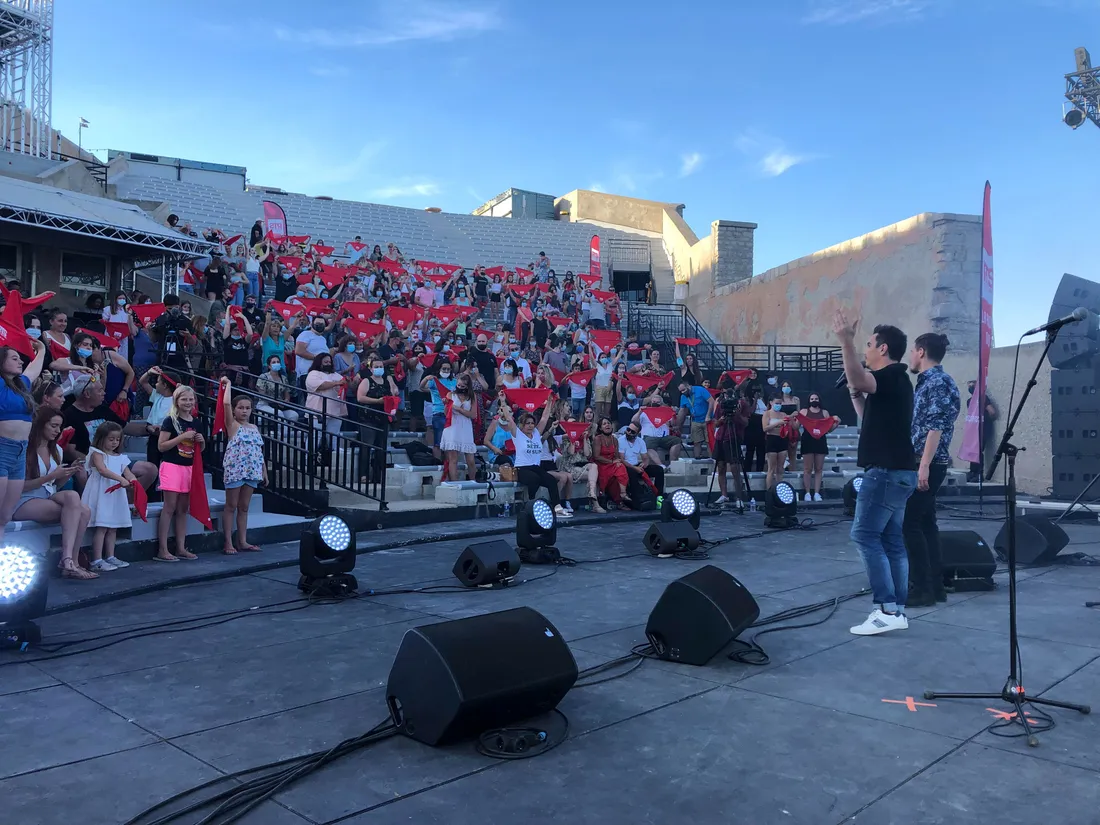 400 personnes au théâtre de la mer de Sète
